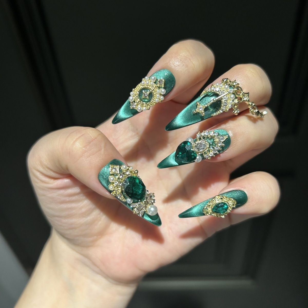Luxury Emerald Green Cat Eye Butterfly Handmade Press On Nails