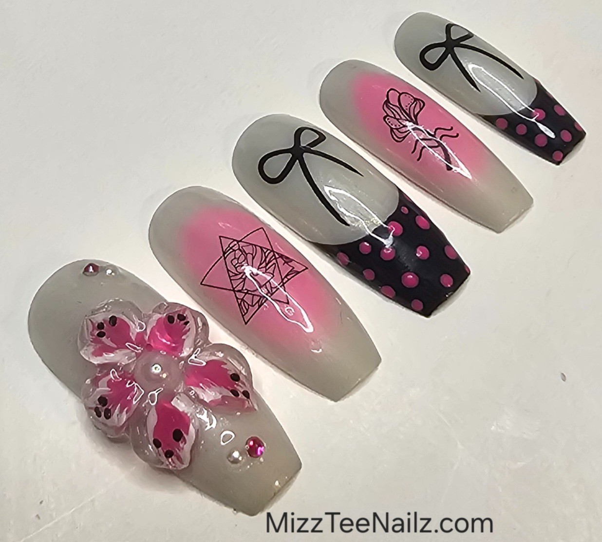 Press-On Nail Set # 104: Bloom & Bow