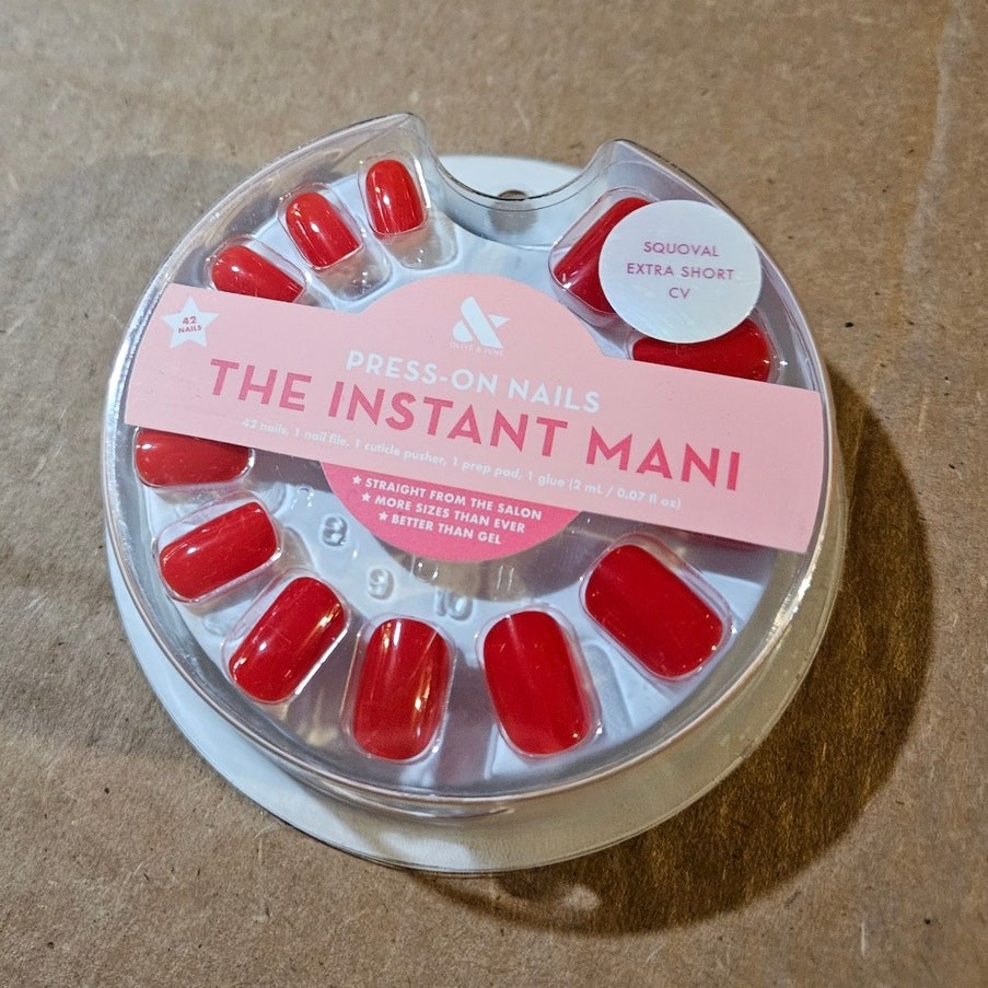 Olive & June Instant Mani Press-On Nails Squoval Extra Short CV ~ Classic Red