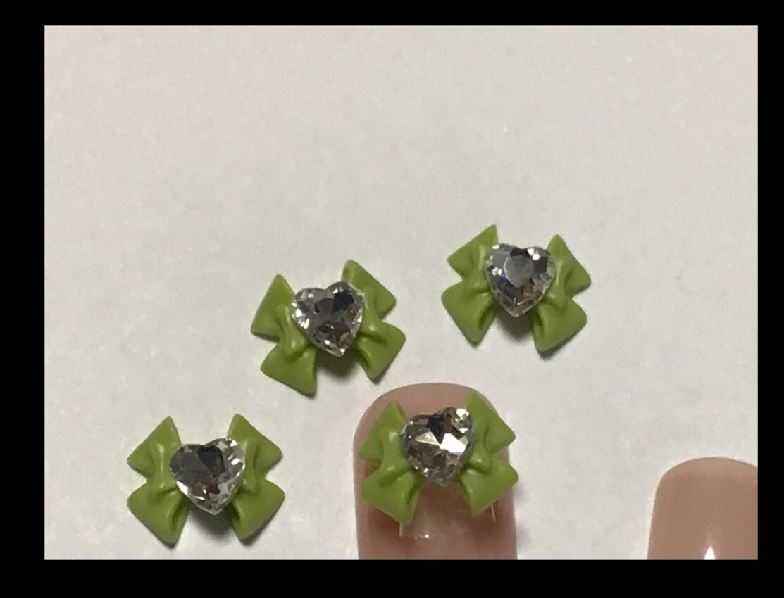 4 PCs Green Bow With Rhinestone Heart Kawaii Nail Charms