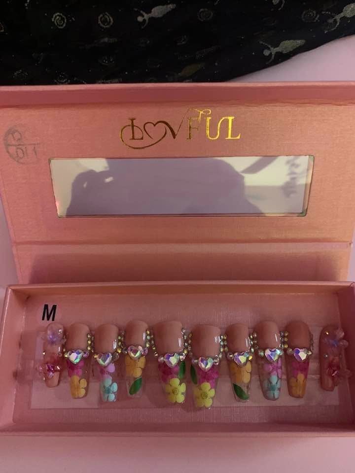 Lovful Flora Press on Nails Brand New Medium Size Coffin