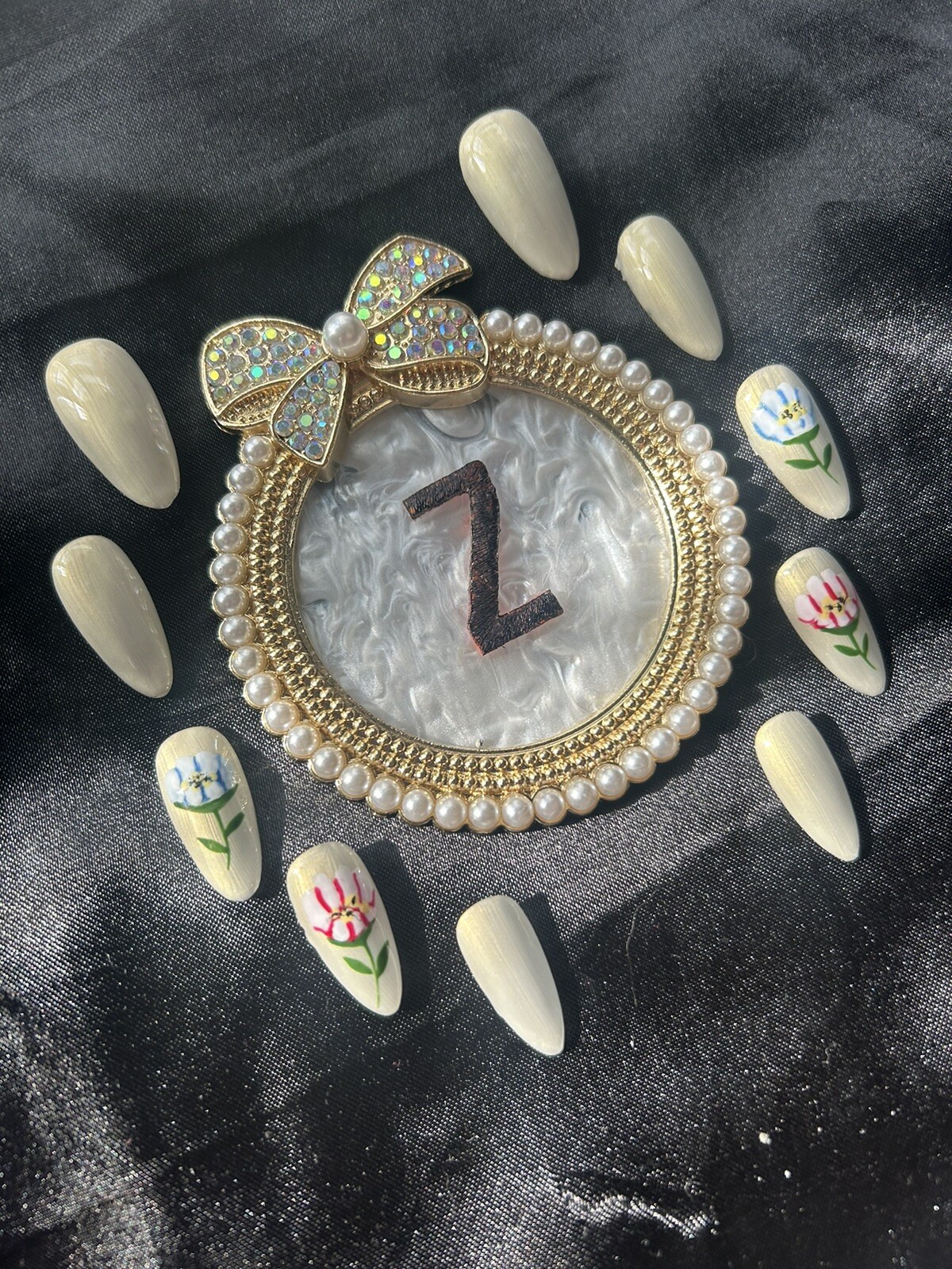 Z NAILZ! Handmade Shimmery Off White M Almond W/flowers On 2 Press On Nails