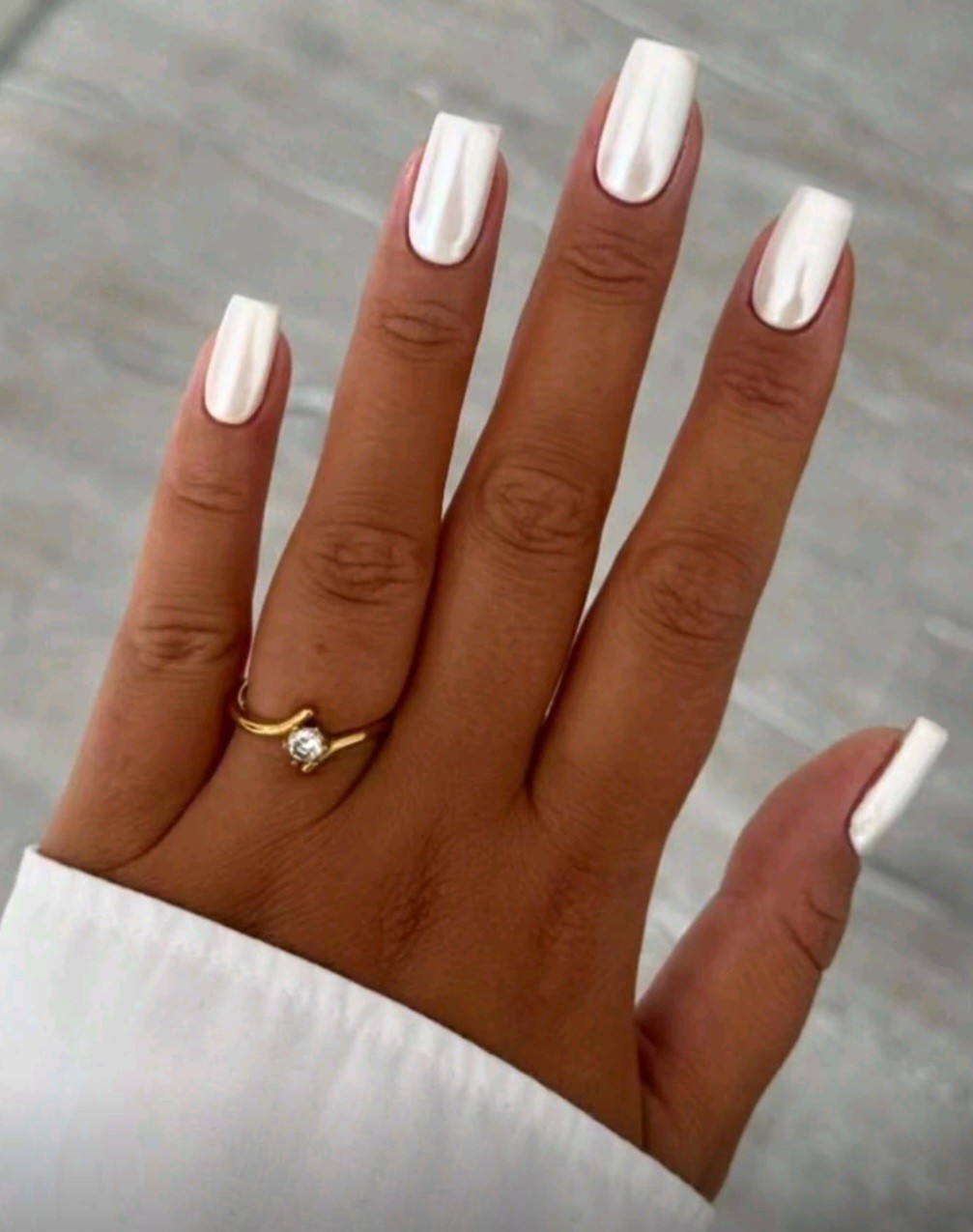 Press-On Nails Pearl White Short/Medium – Coffin Shaped Squared Off Finish
