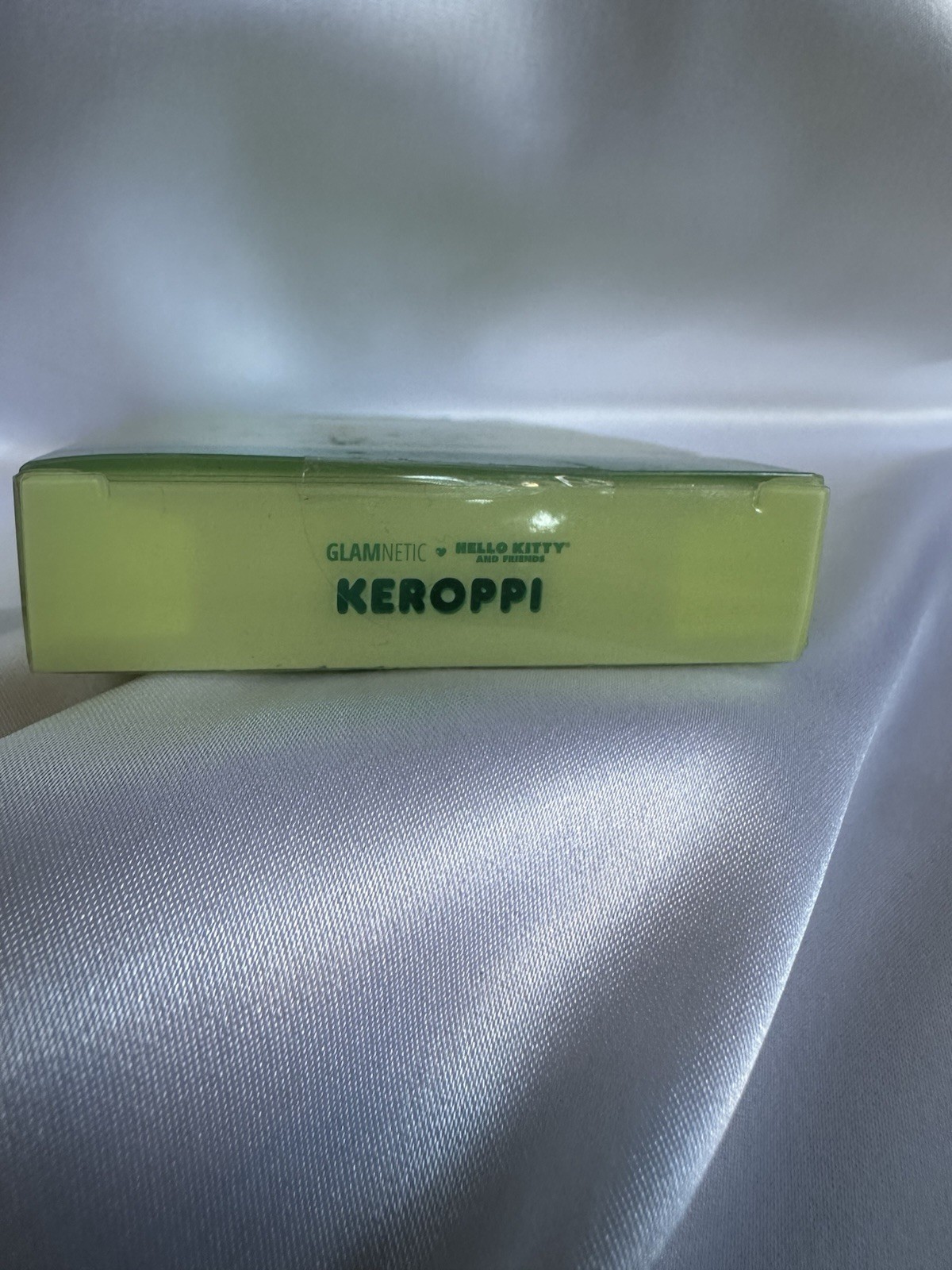 Glamnetic Hello Kitty and Friends Keroppi Shiny Press-On Nails Green Pink Oval
