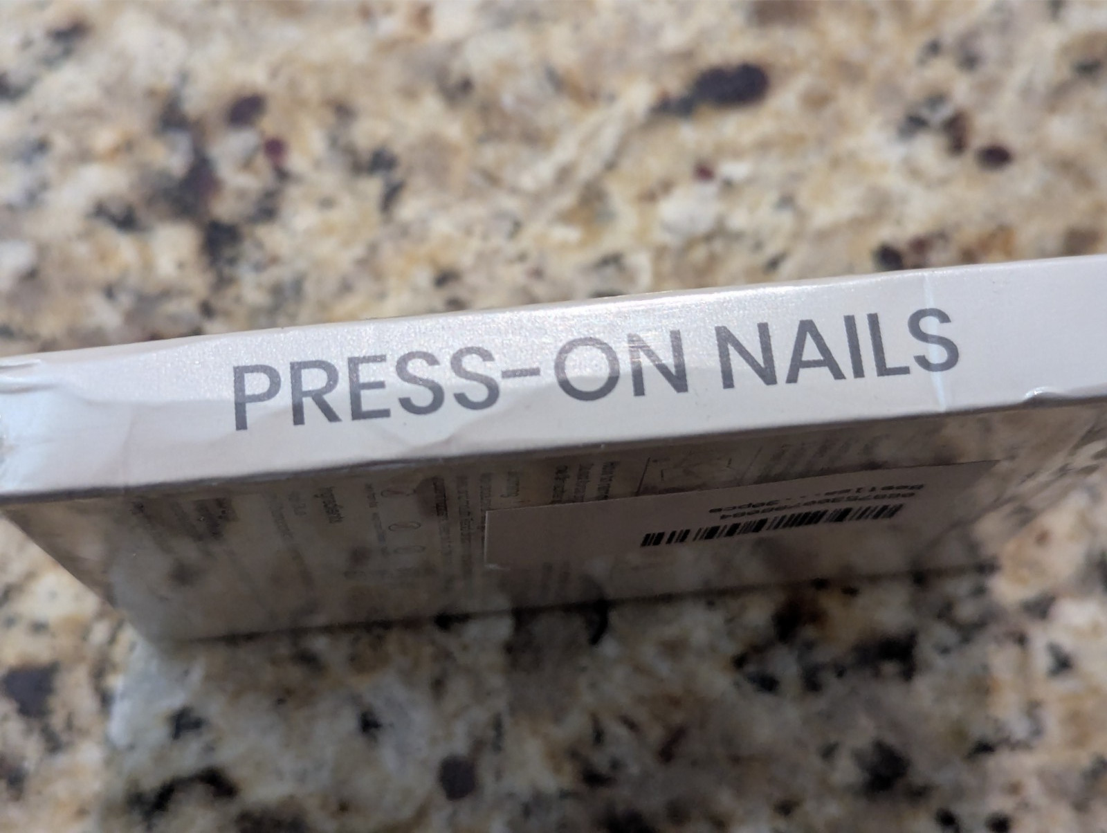 Beetles Me Faux Press-On Nails Black Pink 30pcs