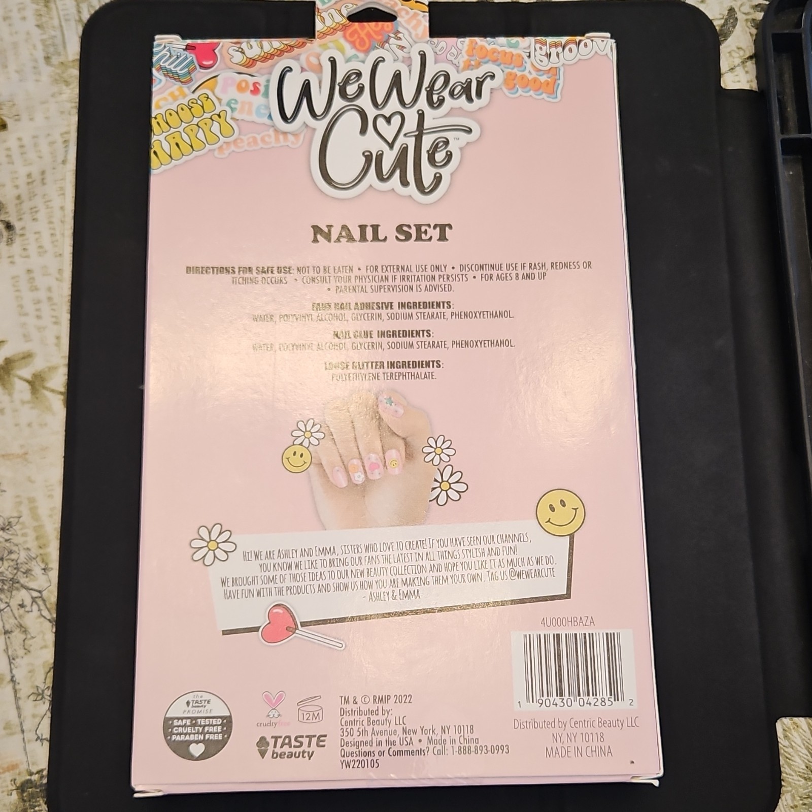 We Wear Cute Press-On Nails Pink Glitter Almond Smiley Face Glue Included