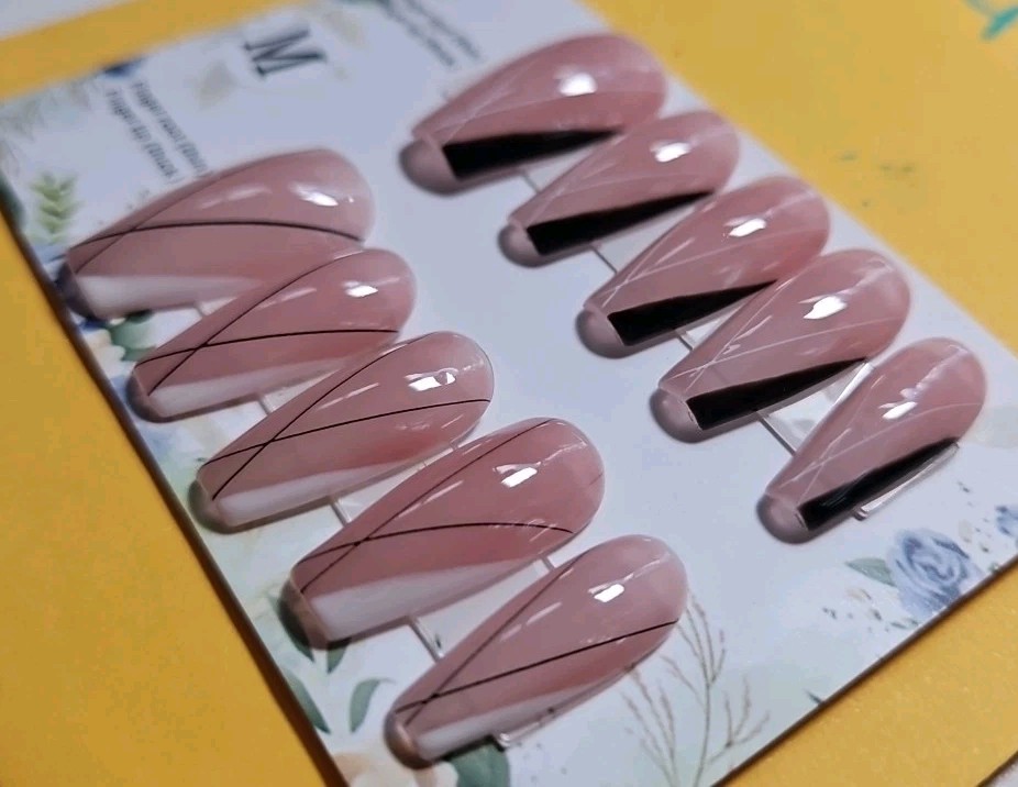 Nails 10PCS Long Medium Square Pink With Black & White Side French Nails