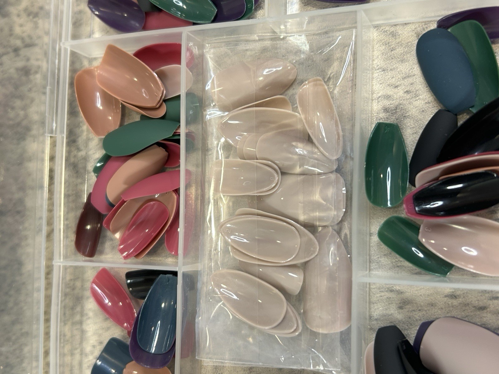 Ladying Press On Nail Set w/ Nail Glue Multiple Sizes & Colors – Open Box