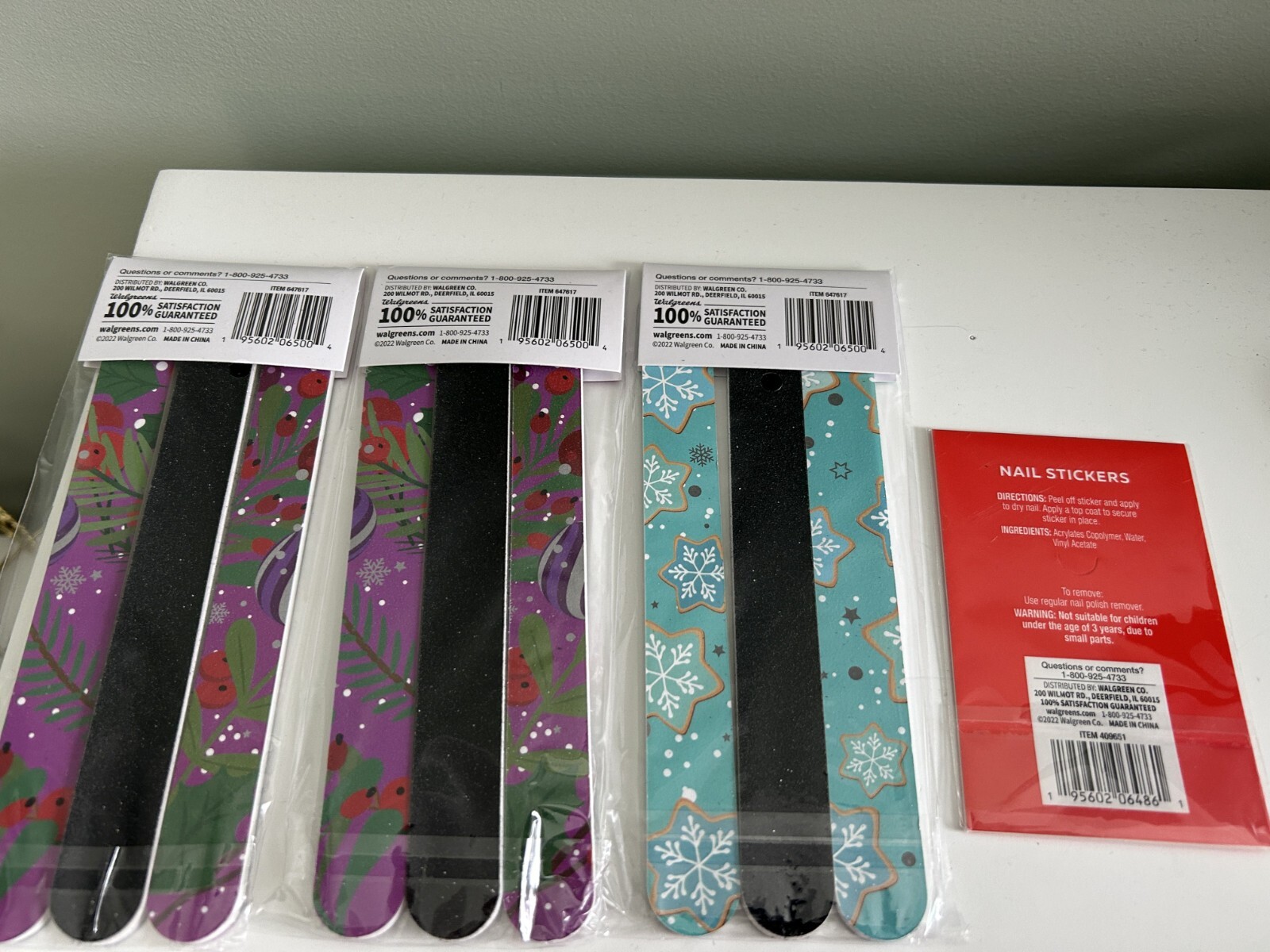 Modern Expressions Holiday Nails Files and Nail Stickers, Set of 4, NEW