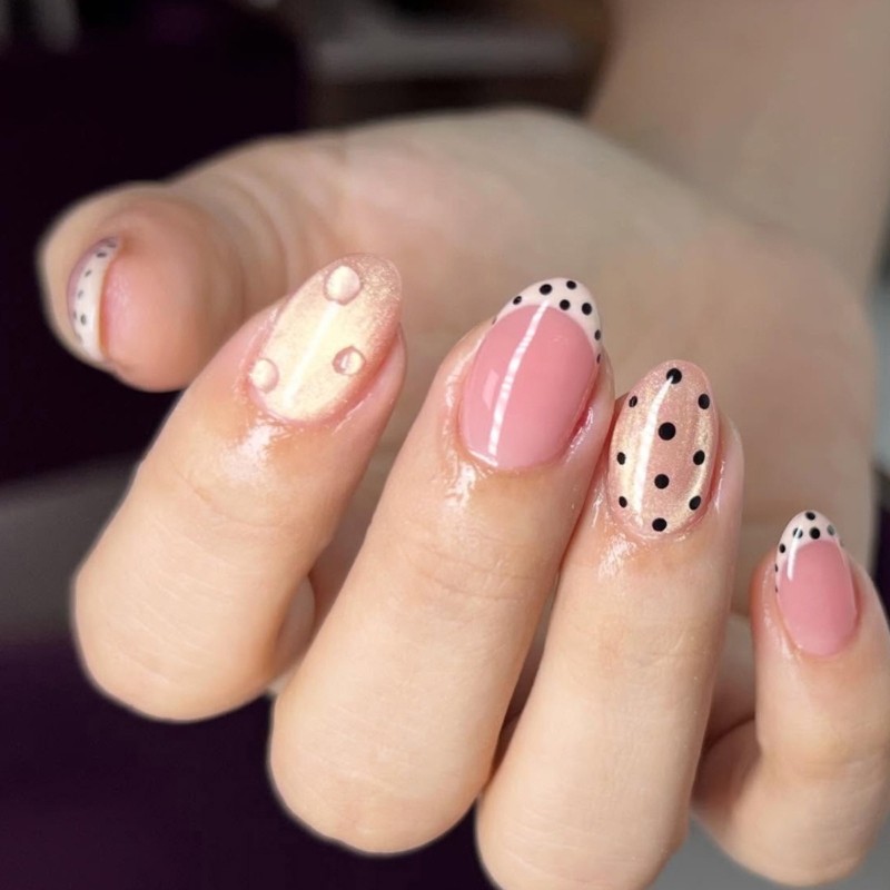 Fashionable Cats Eye Dot Press On Nail Set Of 24 Long Lasting Shine For Parties