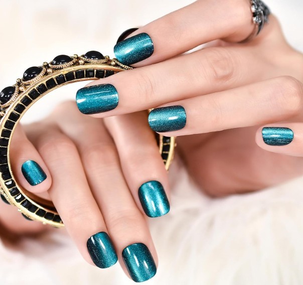 24 short green Press on Nails kit with glue