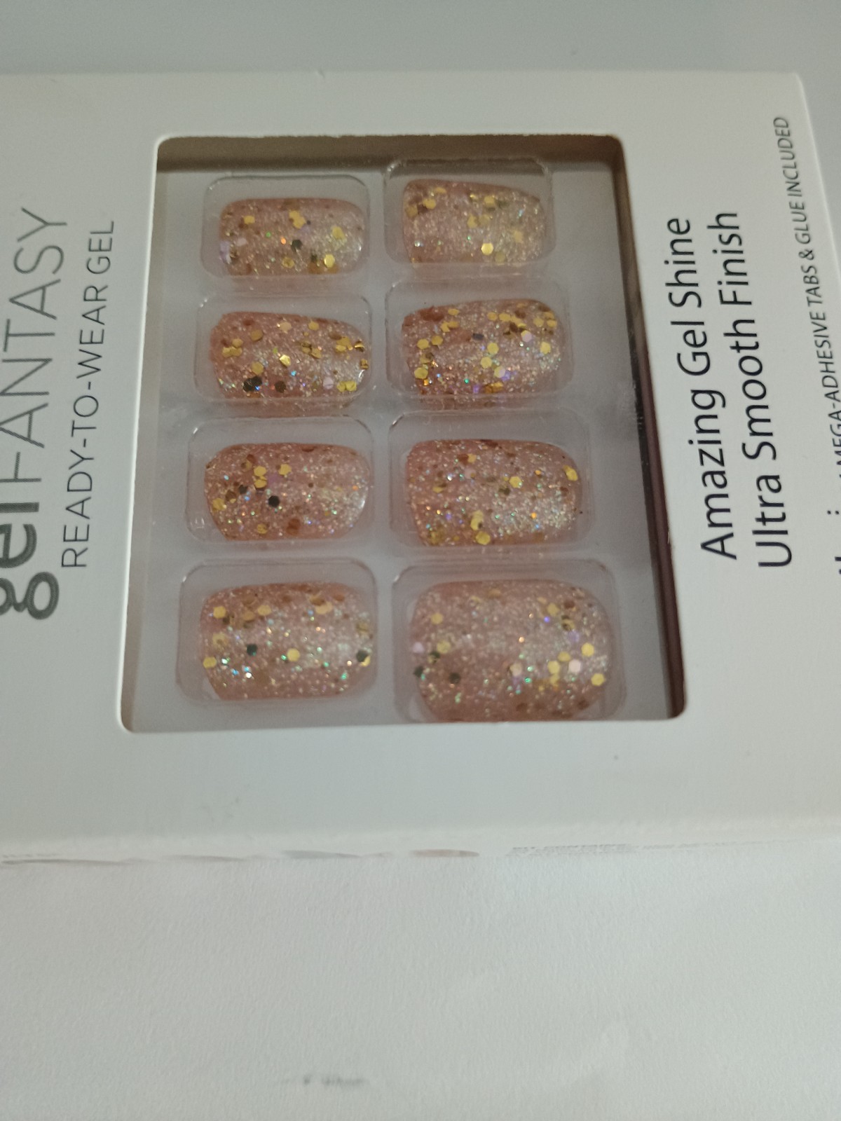 Kiss Gel Fantasy Real Short Length Glue-on False Nails – Gold Glitter (1)