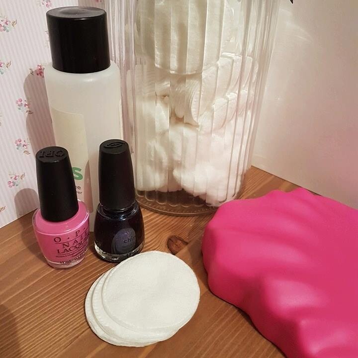 Handirest Manicure Accessory – New – Boxed – Nail Art Tool – Pink Colour