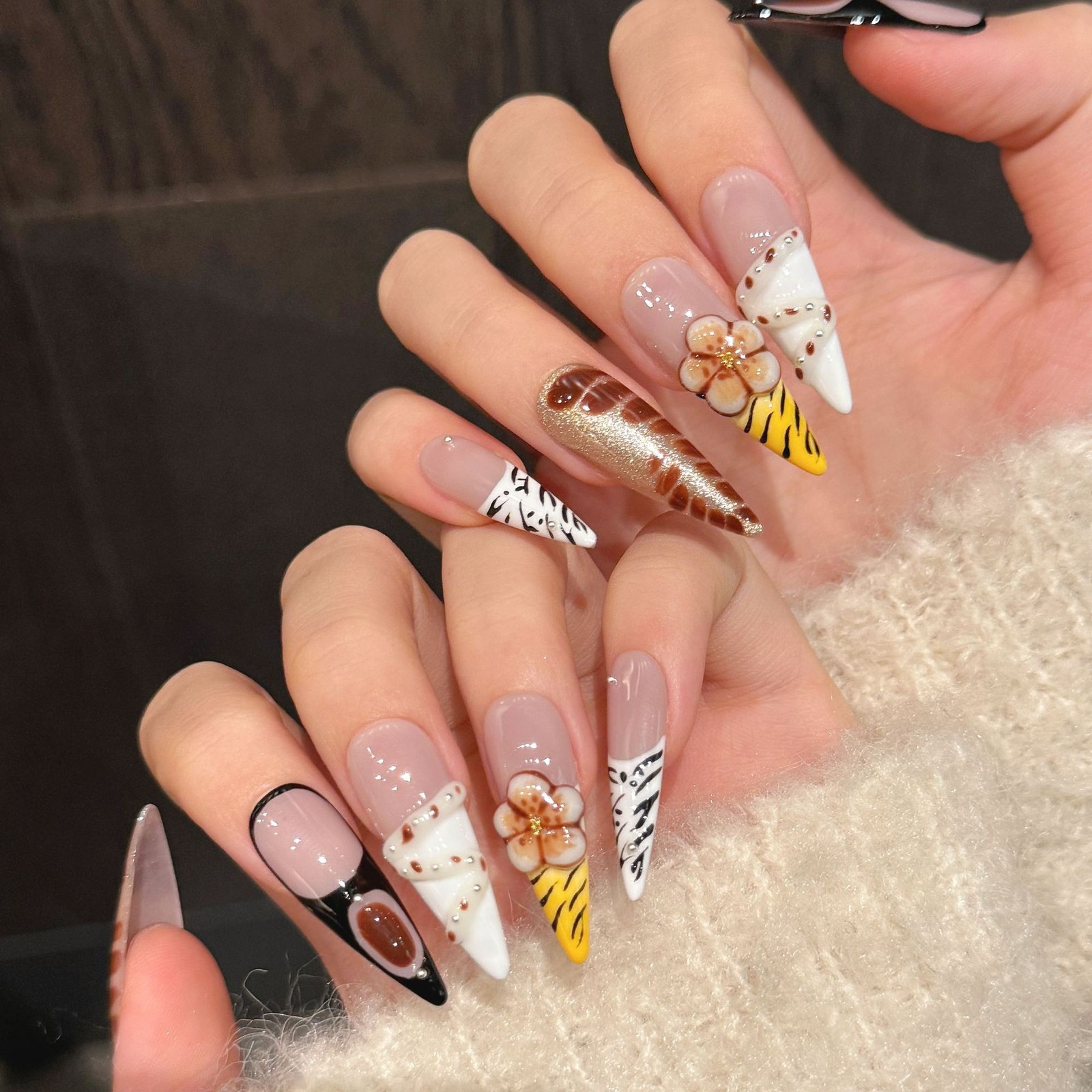 10Pcs Leopard Floral 3D Carved Long Stiletto Press On Nails Party Daily Nails