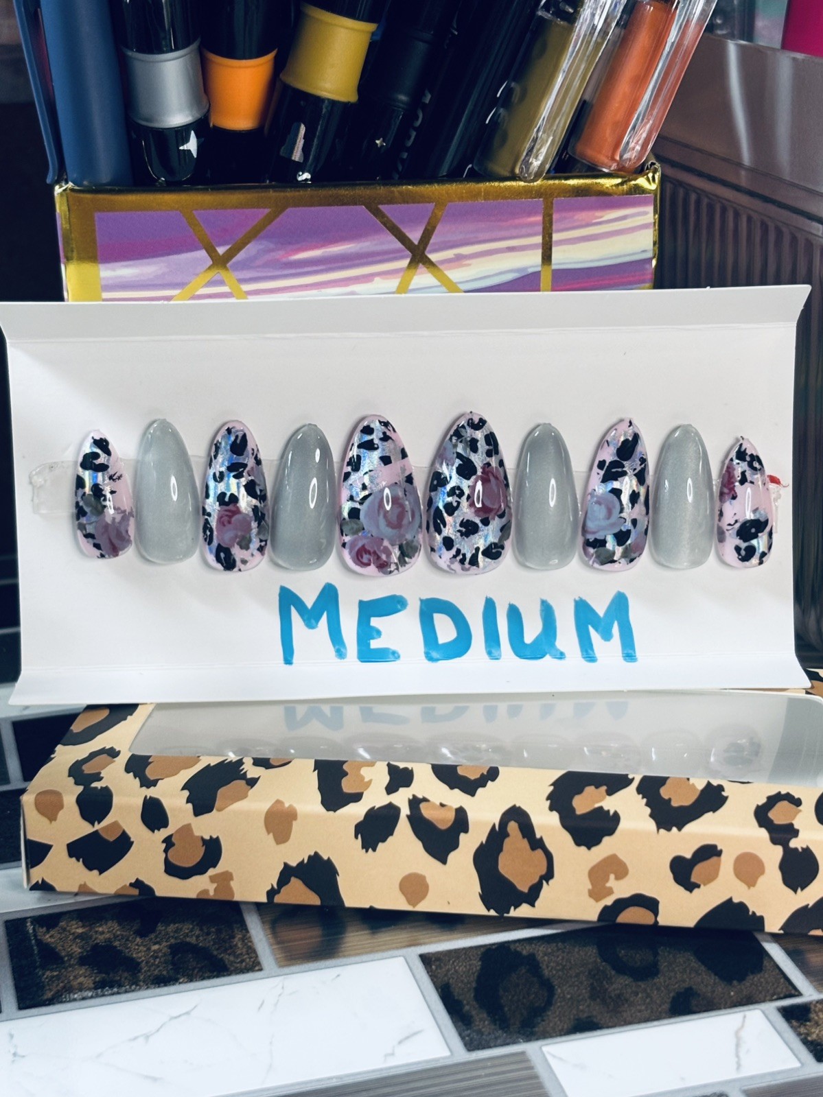 Press On Nails SzMed Almond-Nails full set Pink&silver gel polish w/Foil design