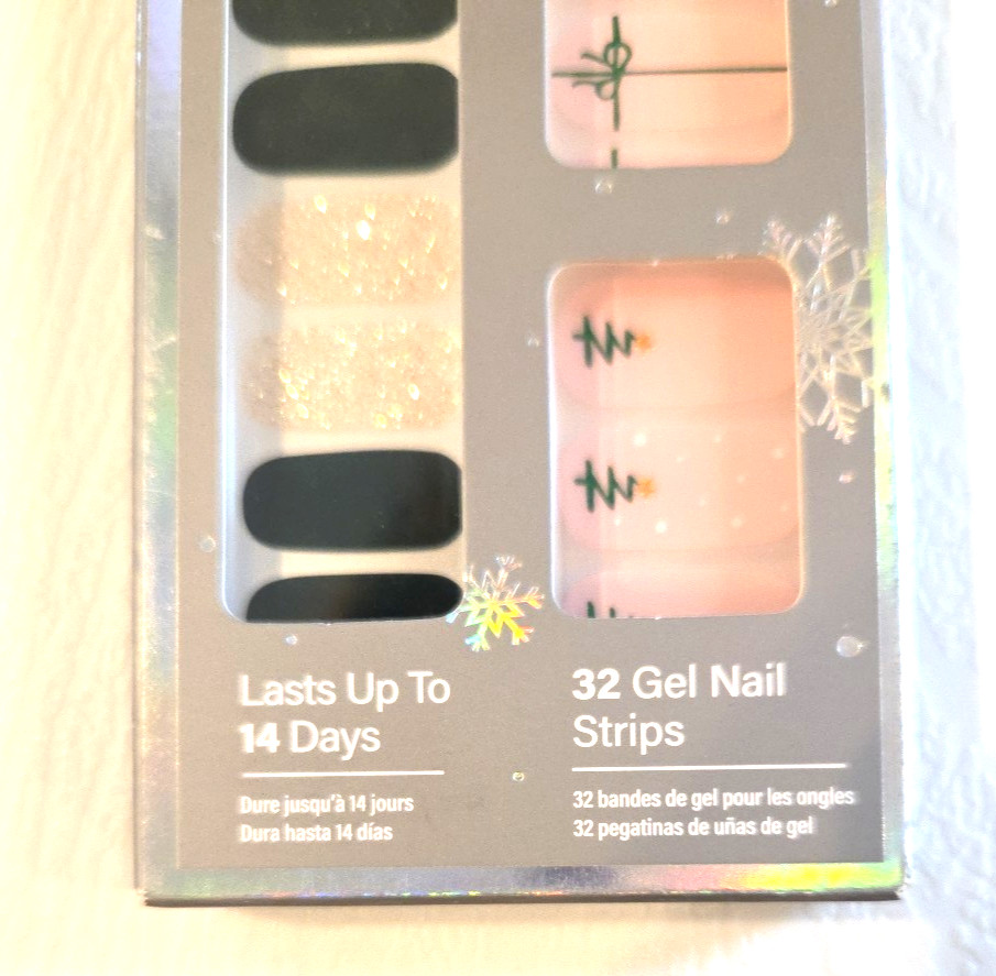 NIB Dashing Diva Green Tree Skirt Holiday Ultra Shine Gel Nail Strips 32pcs