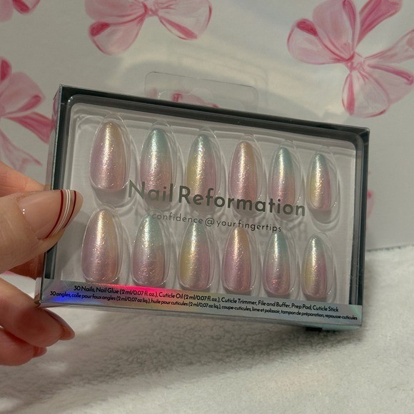 Nail Reformation Press On Nails Ombre Iridescent Almond Shape Set