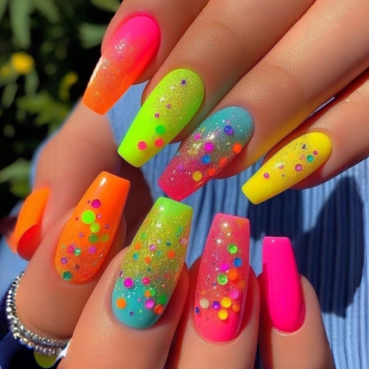 48Pcs Neon Dots Press on Nails Gradient Glitter Glossy Trendy Elegant Fake Nails