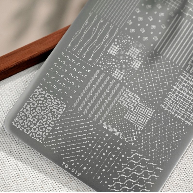 Reusable Nail Plate Checkered Lace Pattern Manicure Stencil Easy Transfer Design