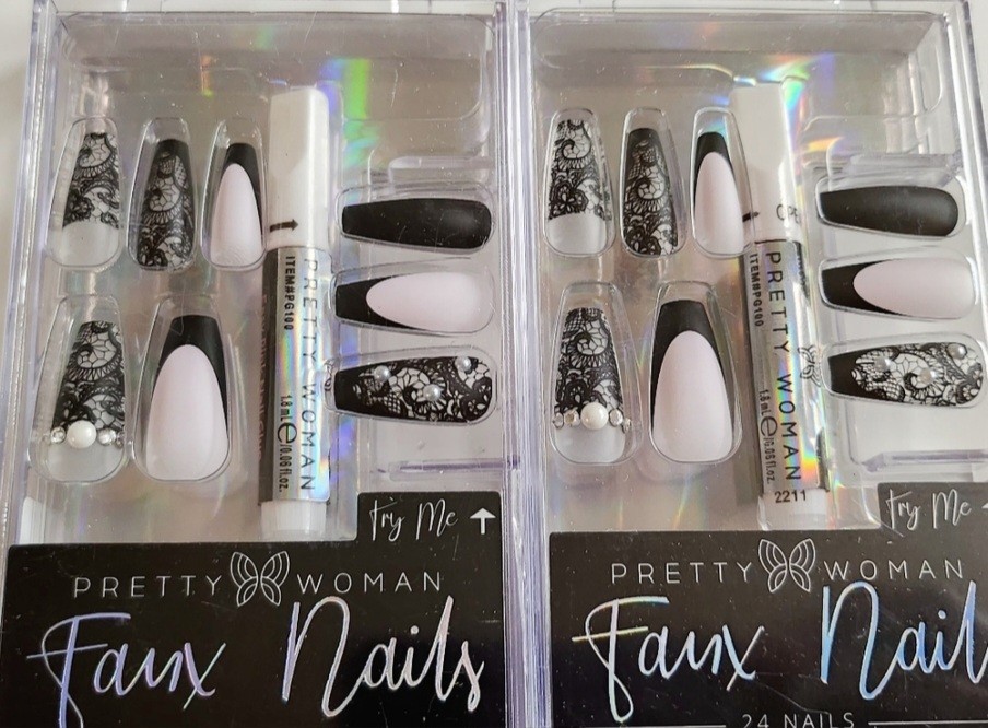 NWT PRETTY🦋WOMAN FAUX NAILS + GLUE!
