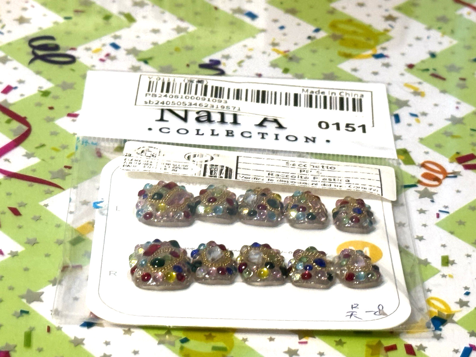 Nail Art Wearing Armor SQUOVAL MEDIUM Extra Short Multicolored Press On Manicure