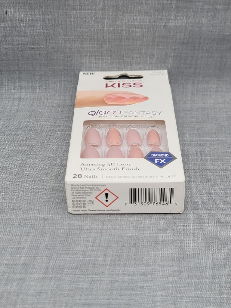 KISS Glam Fantasy Next Dimension Diamond FX Effect 28 Glue on Nails Almond pink