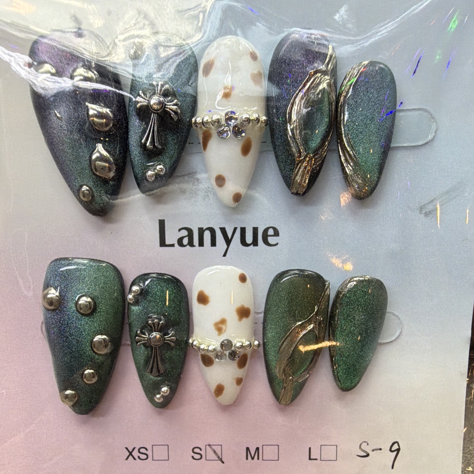 Lanyue Press-On Nails Short Almond Green White Brown Shimmer 3D Flower Small