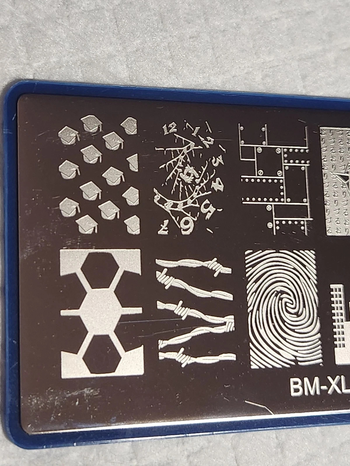 Bundle Monster BM-XL21 Nail Stamping Plate Grads & Games