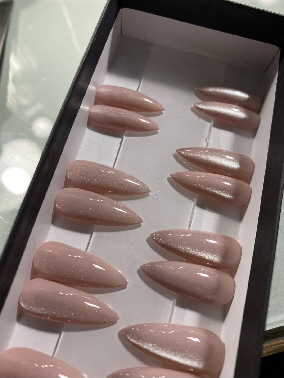 Press On Nails Handmade 24 Medium Stiletto Nude Cateye Nails Gel / Gel Polish