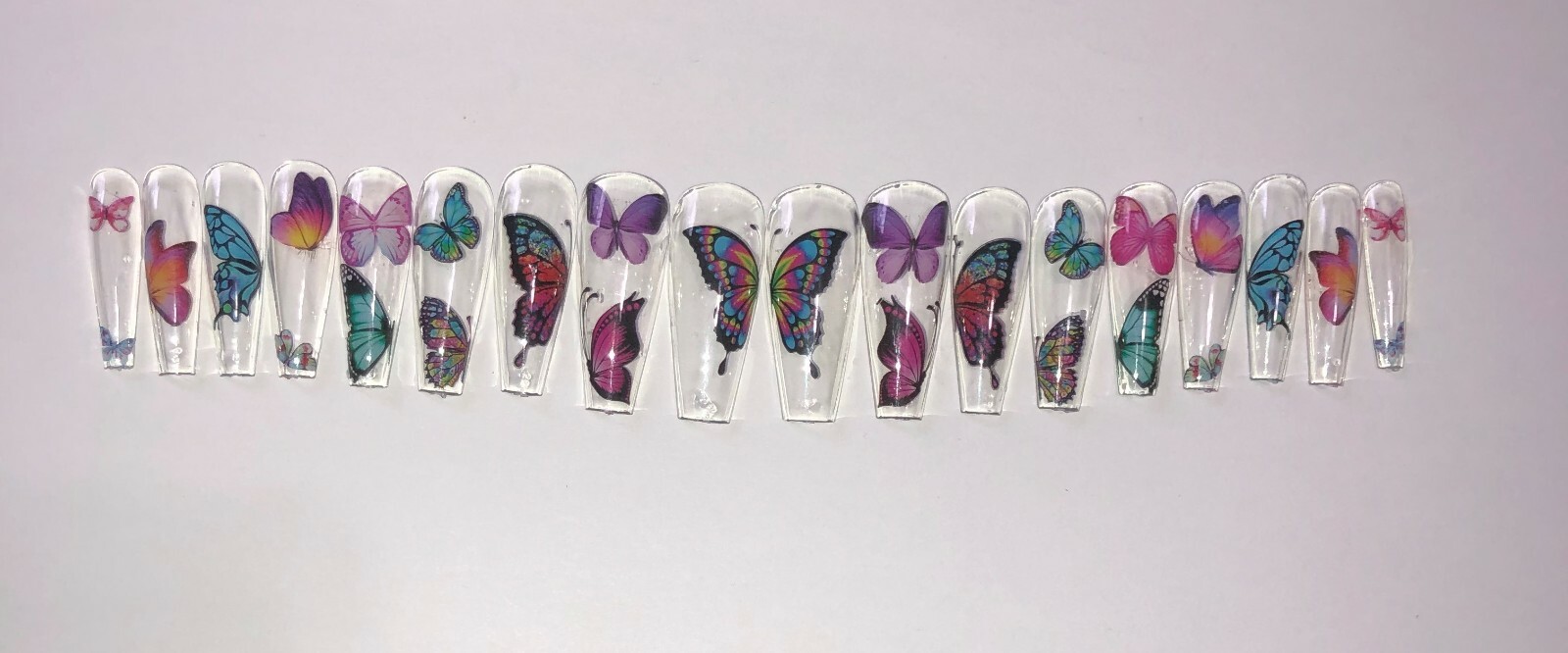 Press on nail set- Clear with Butterfly’s- (Set of 18 sizes 0-8)