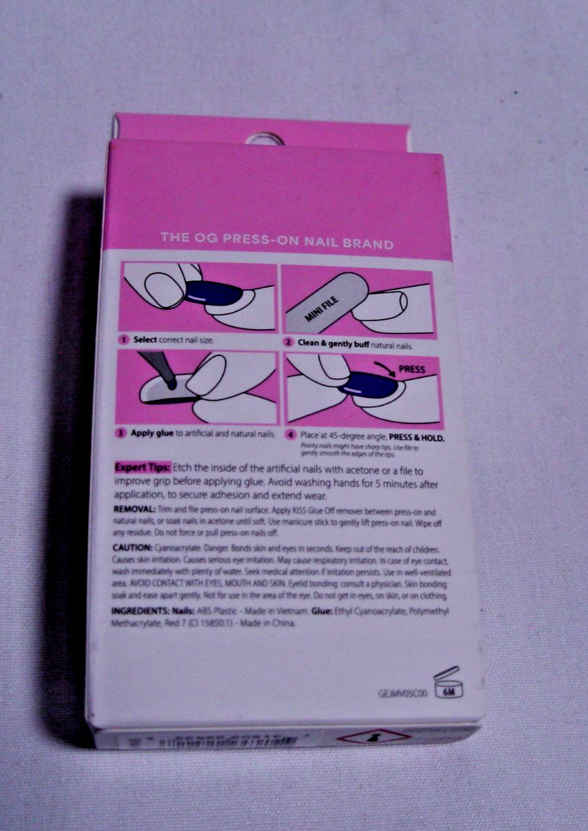 KISS GLAM 3D & Jeweled Press On Nails Starry Serenade Medium Coffin 32 Nails