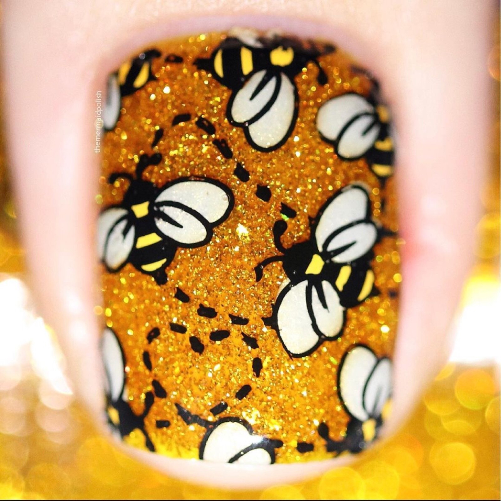 B075 Somewhere in Bee-tween Stamping Plate For Stamped Nail Art Design
