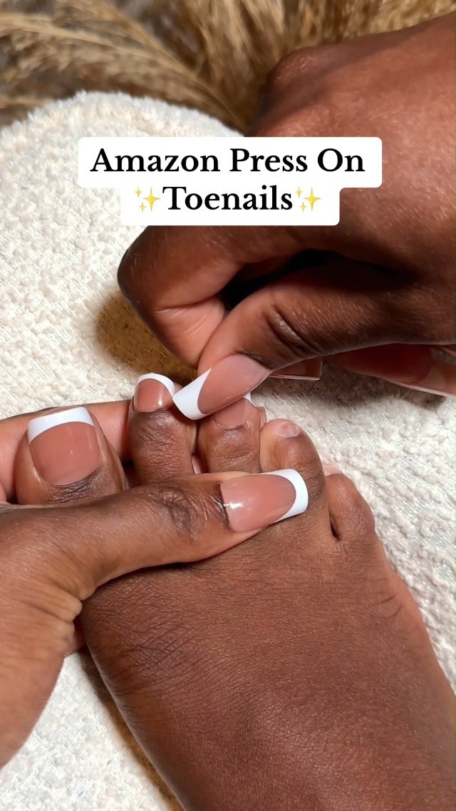 Short White French Tip Press-On Toenails for Women – 32 Piece Kit, 16 Sizes, Lig