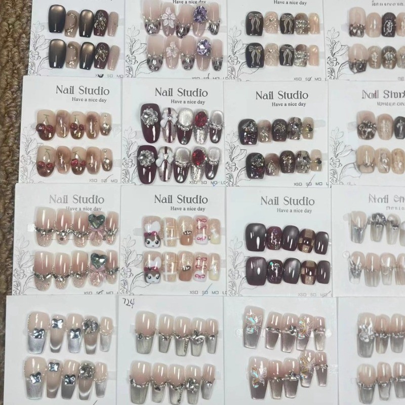 20 Pieces of Mixed Color Random Square Patch Nail Set, Reusable Fake Nails