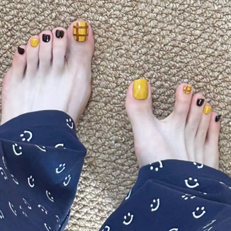 72pcs-Casual Chic Toe Press on Nails, Short Square Black & Yellow Fake Nails