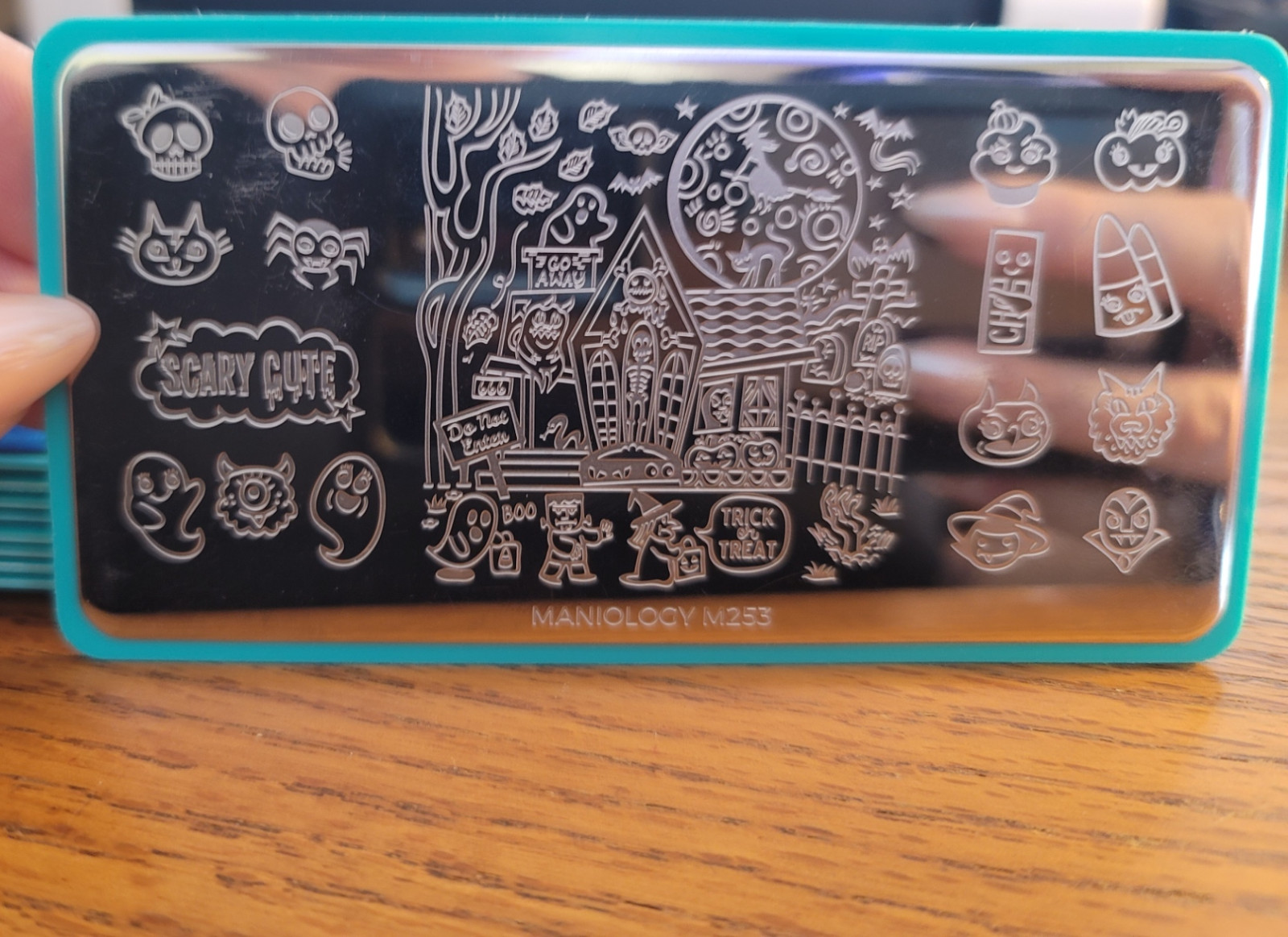 Maniology M253 SCARY CUTE; HALLOWEEN NAIL STAMPING PLATE