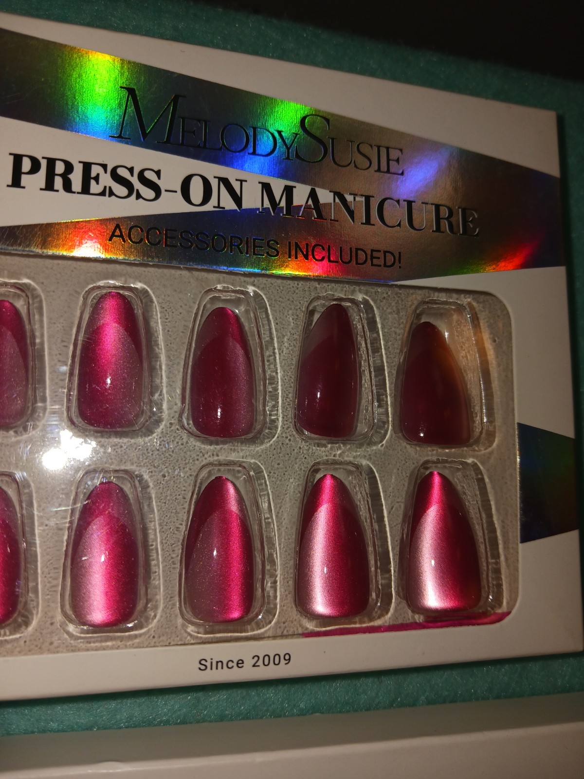 2x Melody Susie Nail Lot: Red Cats Eye Finish+ Green Deco Press On Kit