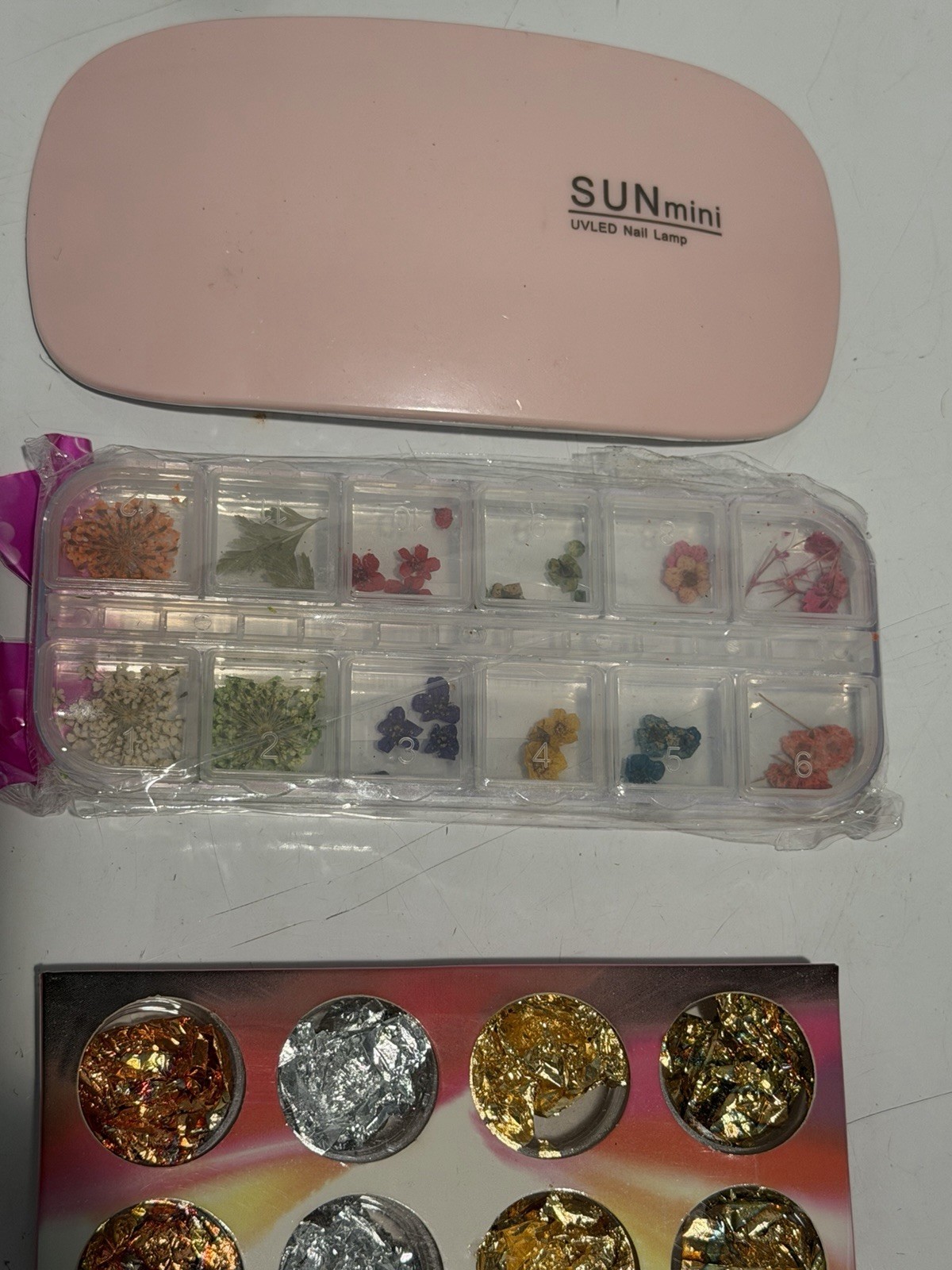 Bundle Nails Art Kit With UV Light And 6 Differents Colors