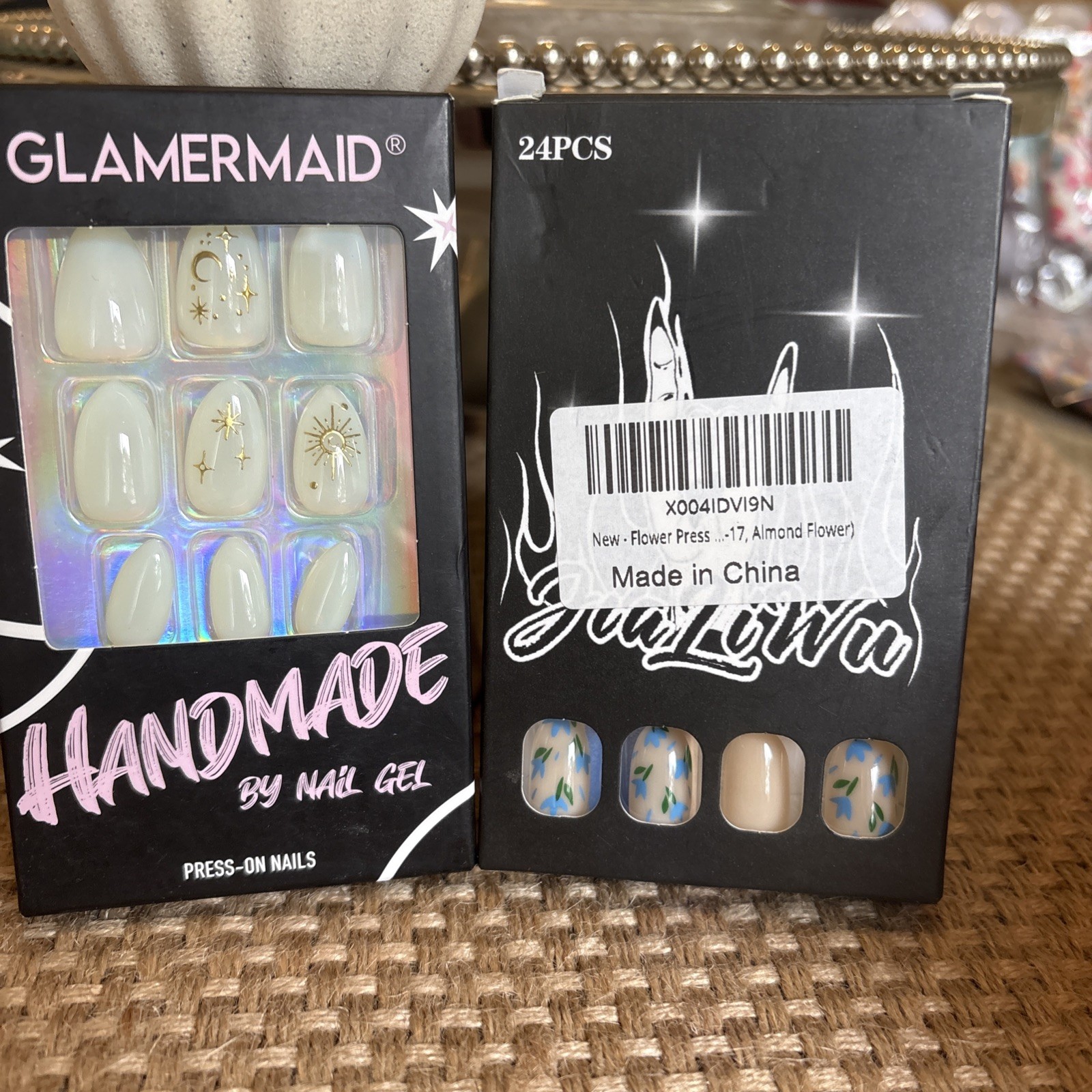 Press-On Nails Set Of 2 Almond Shape, Short And Medium Length With Glue Tabs