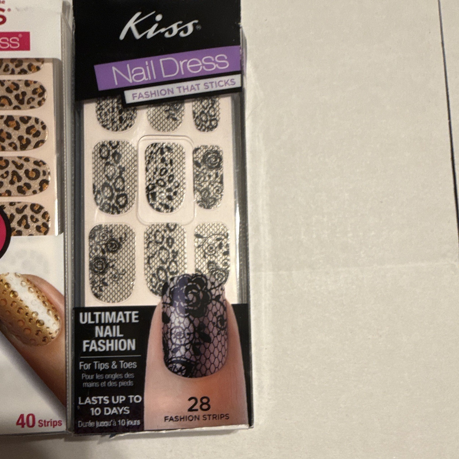 KISS Pre-Designed Press-On Nails Leopard Black/Gold Glitter Short Squoval
