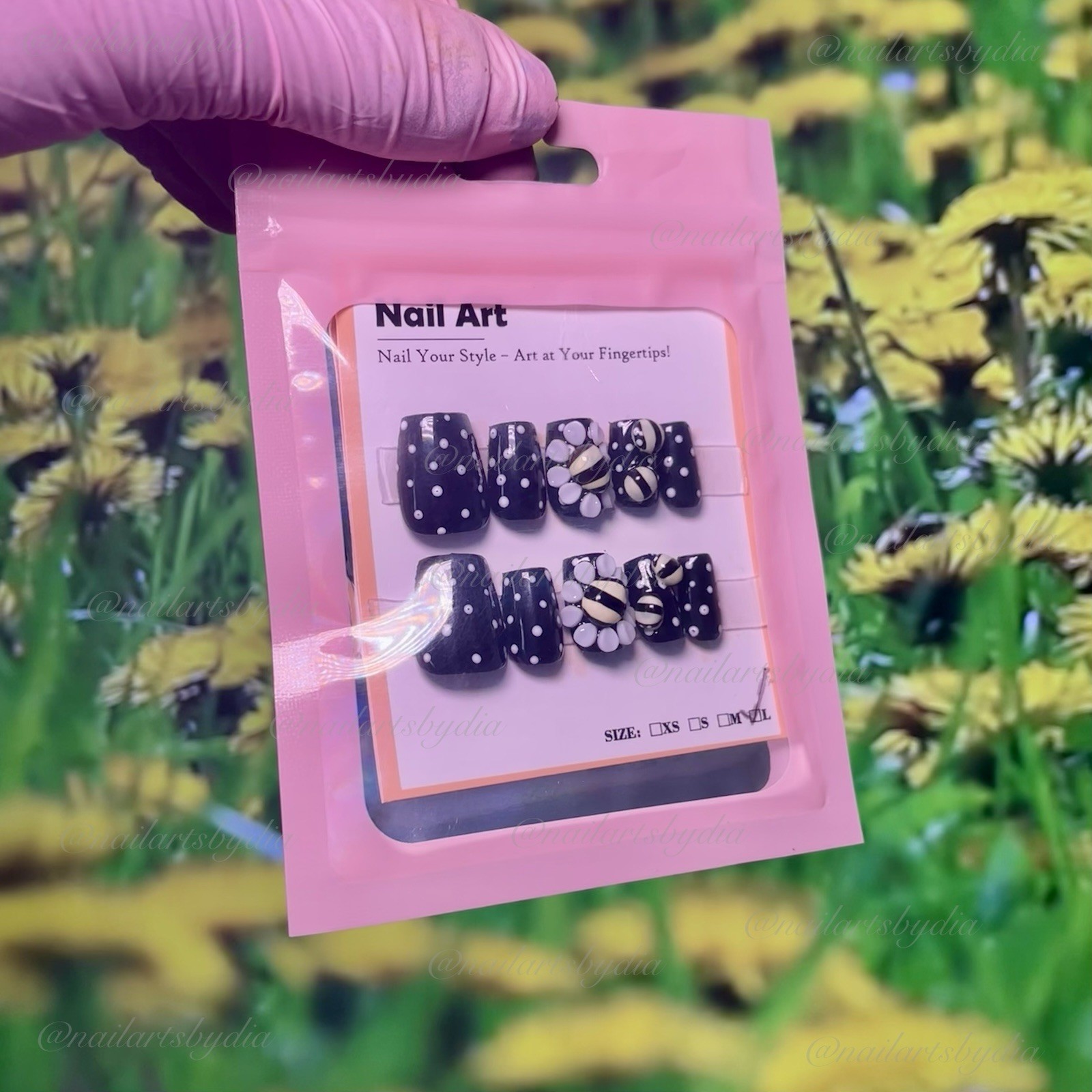Nail Art Square Long Press-On Nails Black White Polka Dot 3D Bee Set
