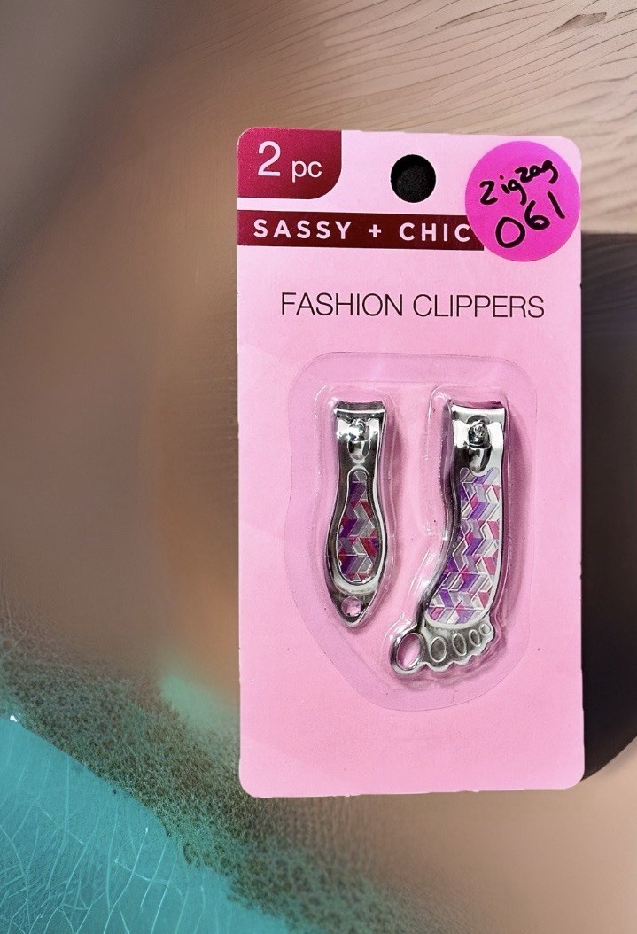 NAIL CLIPPERS Sassy + Chic (2 pcs) Rainbow Hearts Foot Shaped BRAND NEW