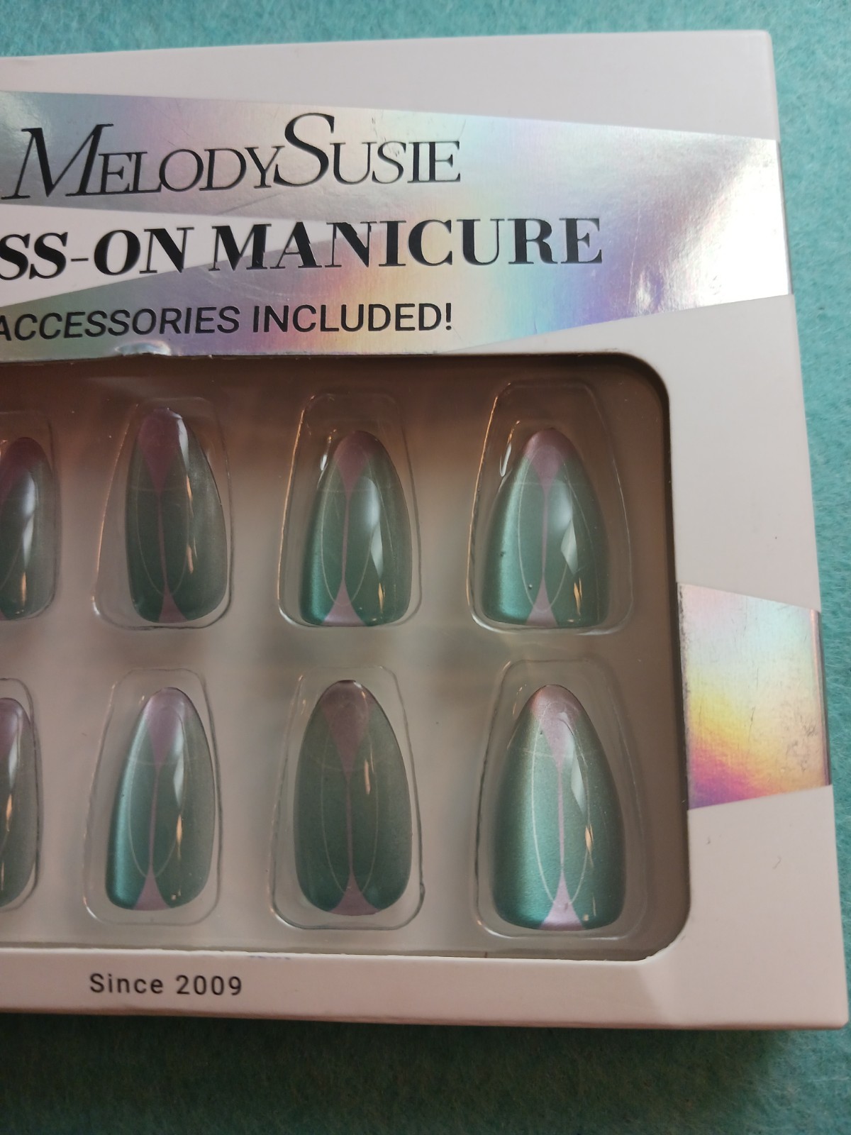 2x Melody Susie Nail Lot: Red Cats Eye Finish+ Green Deco Press On Kit