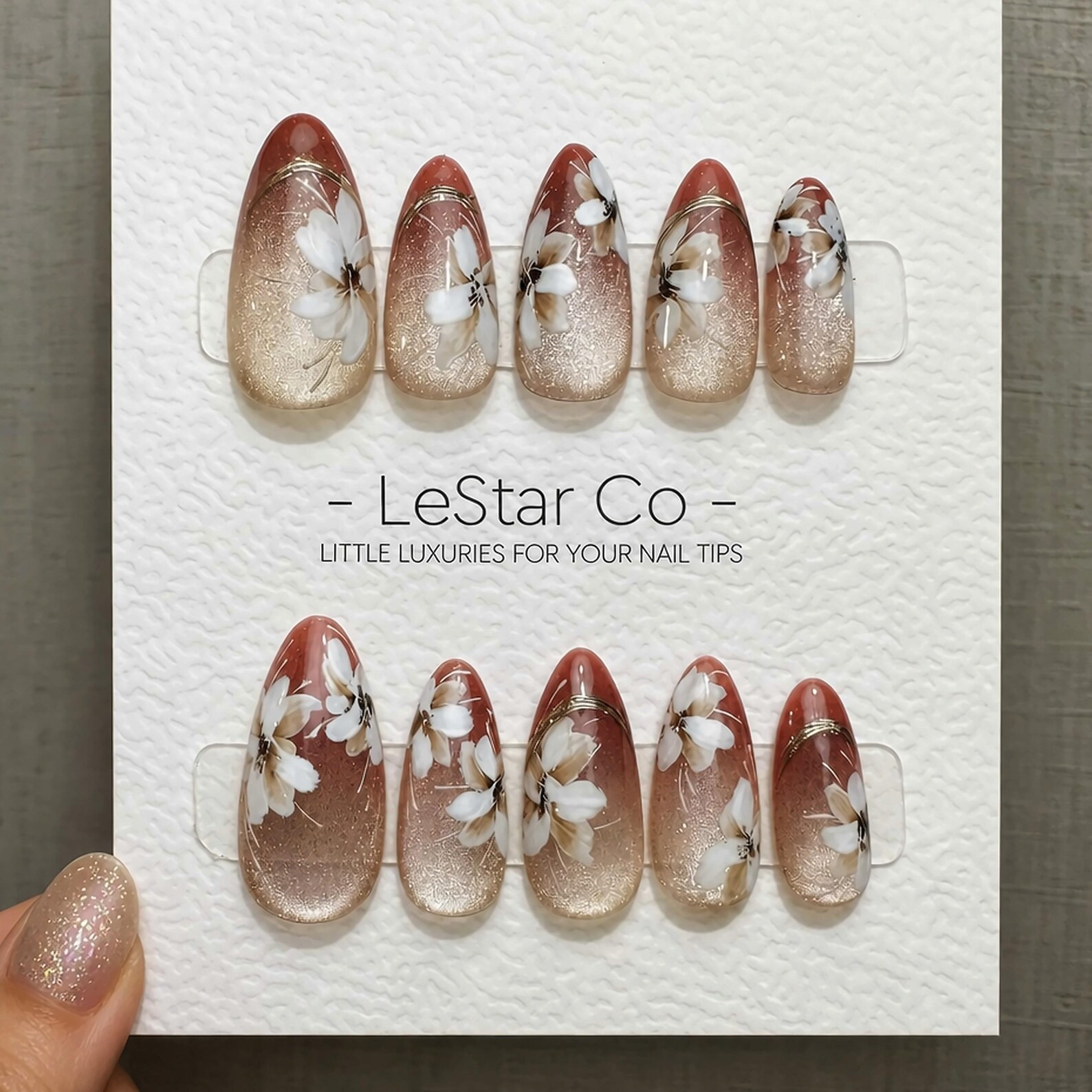 Handmade Gradient Gold Glitter White Floral Wire Medium Almond Press on Nails