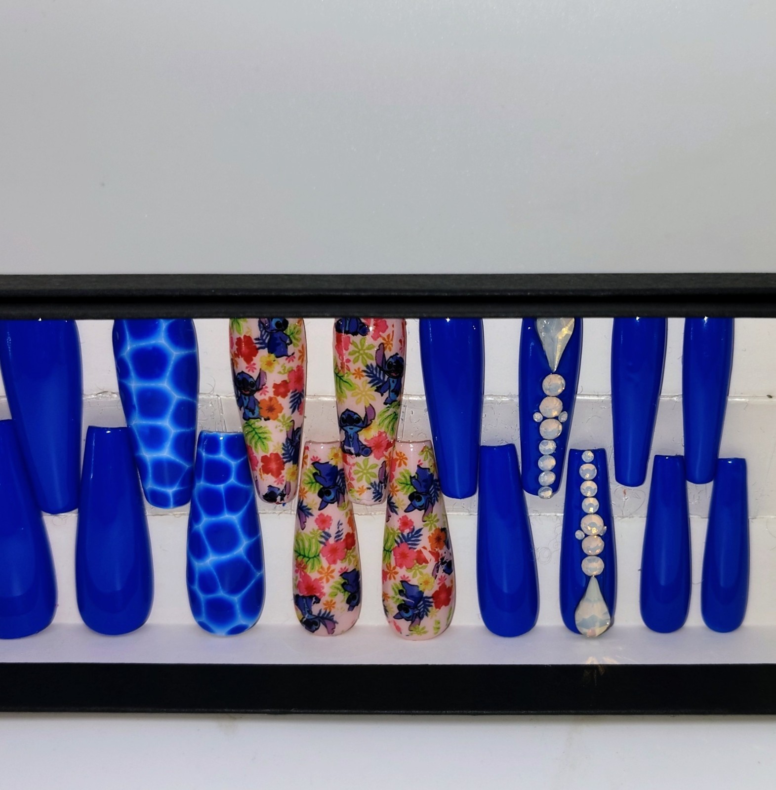 Handmade Nails. Full-set Stitch Theme Includes Application Kit