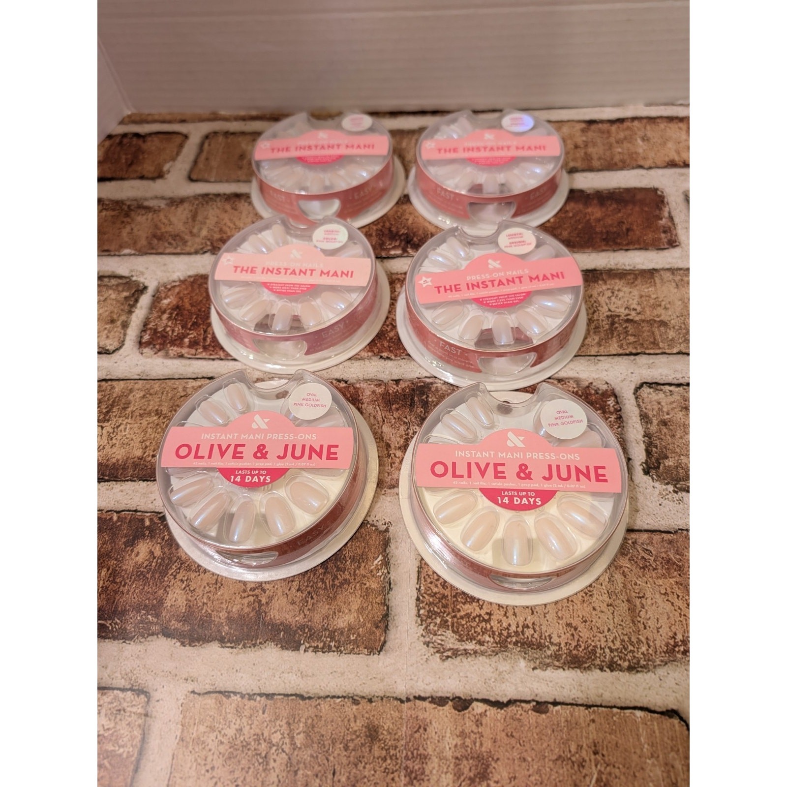6 X Olive & June The Instant Mani Press-On Nails Medium Pink Goldfish Oval Shape