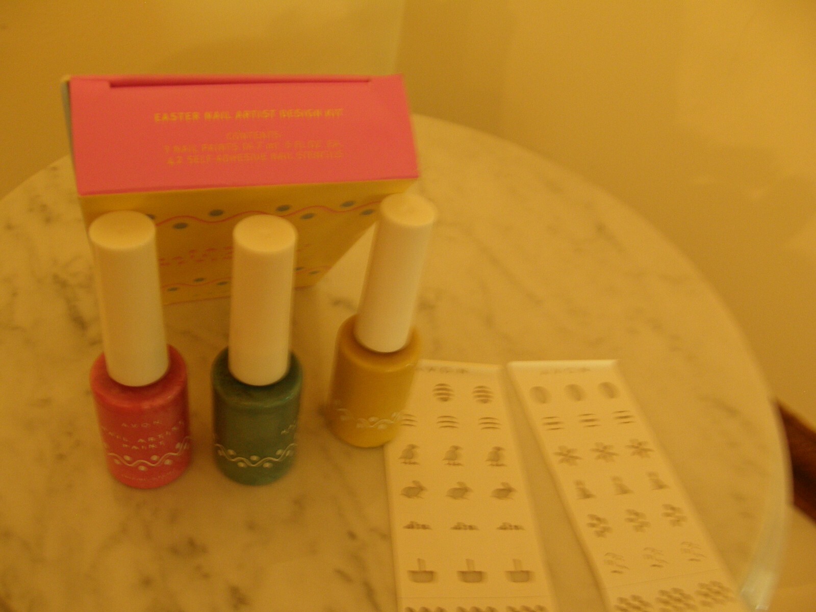 5485) Easter Nail Artist Design Kit 3 Nail Paints 42 Self Adhesive Nail Stencils