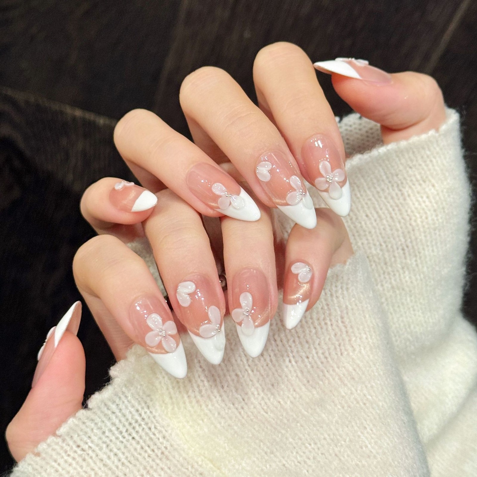 10Pcs White 3D Cream Floral Carved Press On Nails French Style For Wedding Daily