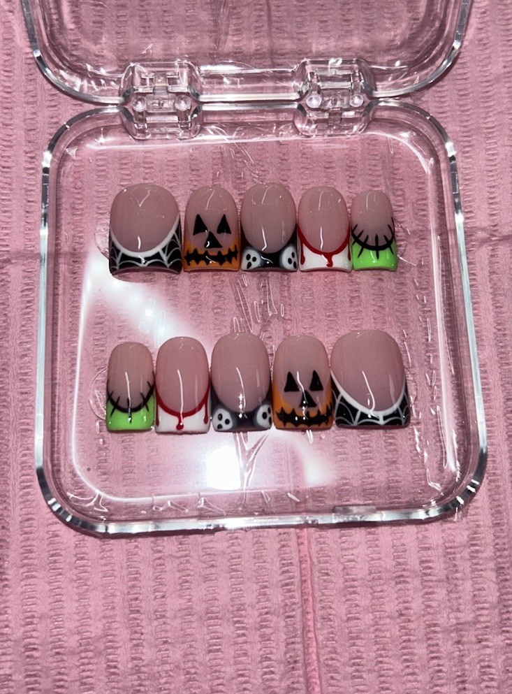 ✨ Handmade Press-on Halloween Nails✨ Size (Medium) 1,5,4,6,8