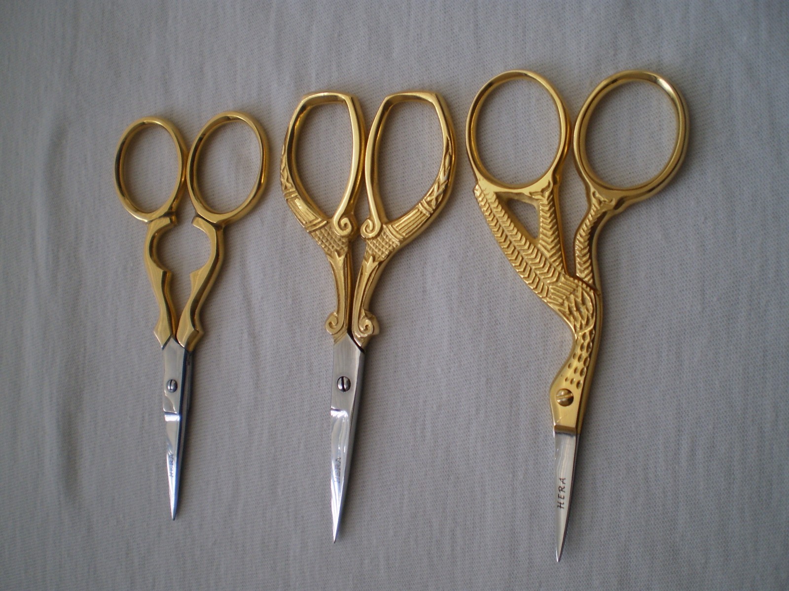 3 PCS SEAGULL & EMBROIDERY FANCY SCISSORS SIZE 3.5“ GOLD PLATED